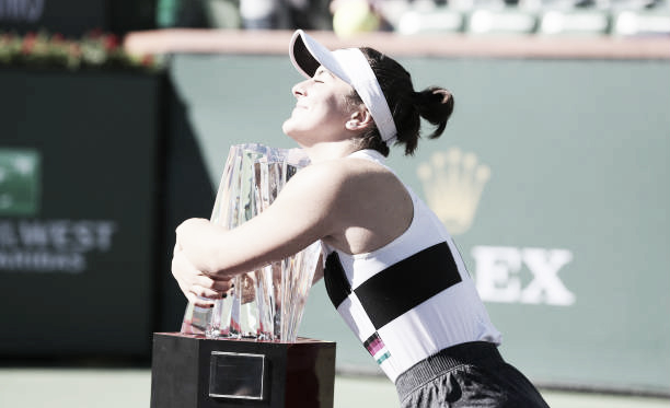 Andreescu posa sonriente ante los medios tras su triunfo en Indian Wells. Foto: gettyimages.es