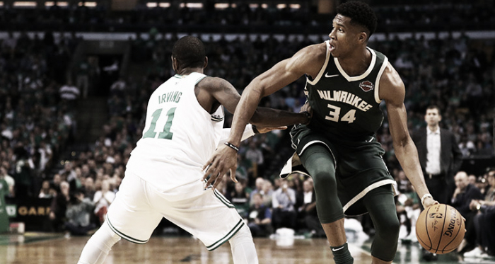 Antetokounmpo se marcha de Irving. Foto: Milwaukee Bucks.