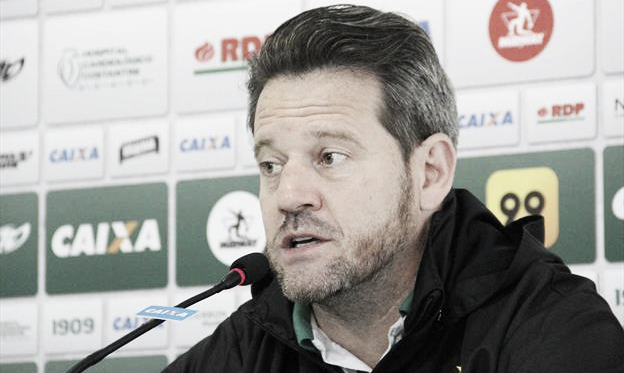 Treinador afirmou que a derrota veio devido a desatenção da equipe (Reprodução / Coritiba)