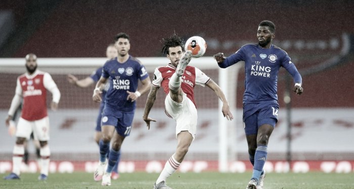 Arsenal perde chances no primeiro tempo e cede empate ao Leicester