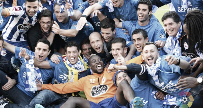 Los jugadores del Deportivo celebran el ascenso de 2014 | Imagen vía LaLiga