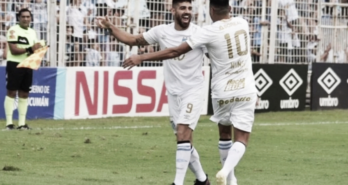 El nueve,Leandro Díaz, el goleador del Decano. (Foto: Olé).