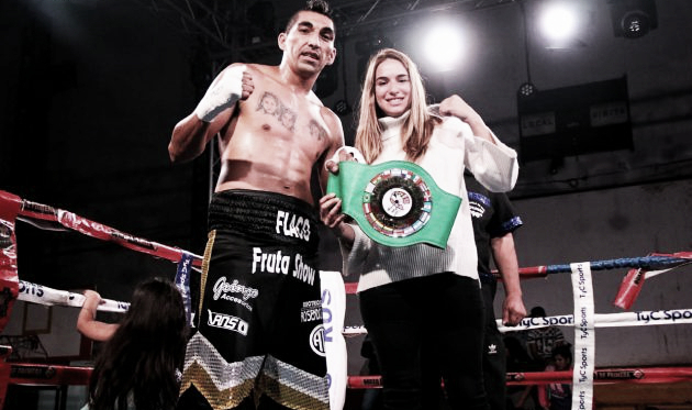 Aumada venció rápidamente a Martínez para retener su título regional (Foto: Argentina Boxing Promotions)