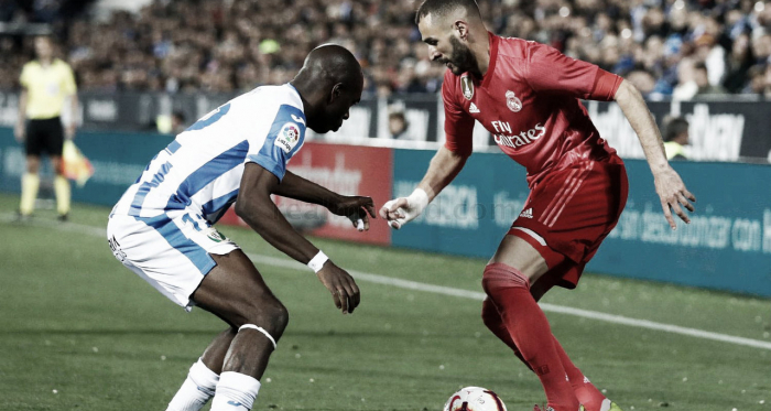 Benzema trata de marcharse de Nyom en la banda de Butarque / Foto: Real Madrid