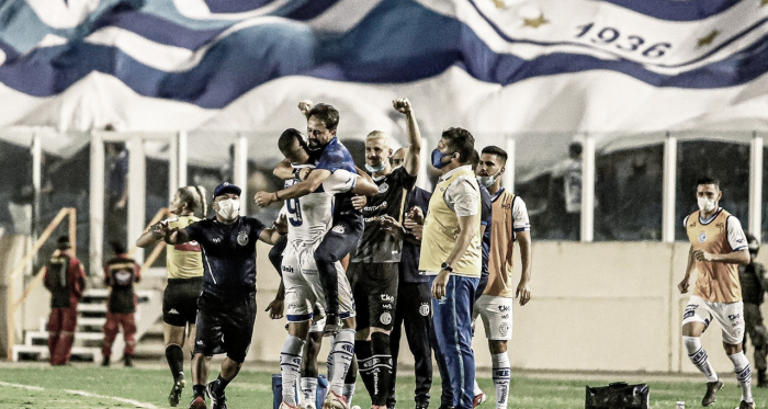 Claudinei Oliveira detona arbitragem após derrota do Avaí para Confiança: "Inadmissível"