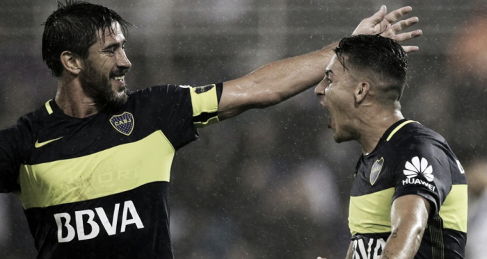 Pablo Pérez y Crisitan Pavón en el festejo de un gol. Foto: Azulyoro net