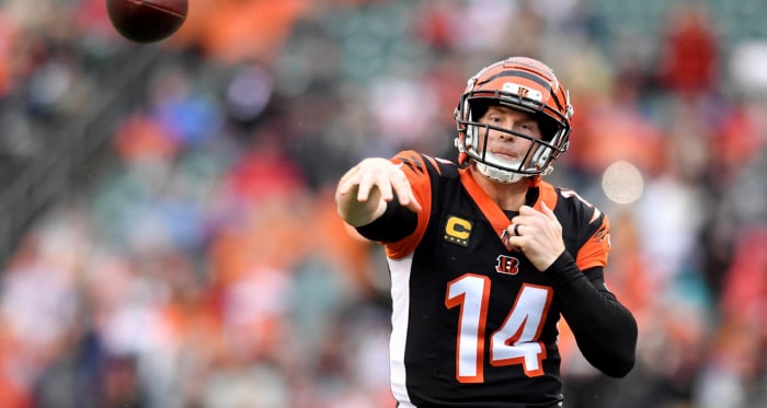 Quarterback Andy Dalton signs one-year contract with Dallas Cowboys