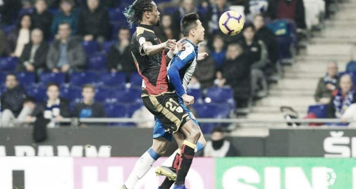Ba ante un rival perico. Fotografía: La Liga