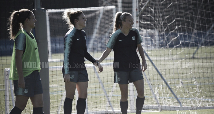 Alexia Putellas, María León y Toni Duggan en un entrenamiento | Foto de Noelia Déniz, VAVEL