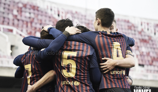 Los jugadores del Barcelona B celebrando el gol de Carles Pérez ante el Conquense | Foto: Noelia Déniz (VAVEL)