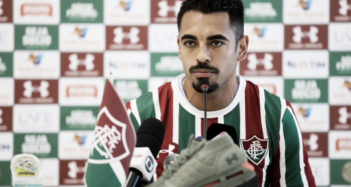 Júnior Dutra em sua apresentação (Foto: Fluminense/Divulgação)