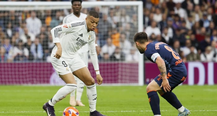 Del paseo al pánico: el Madrid resiste al Celta y se cita con la Liga en Montjuïc