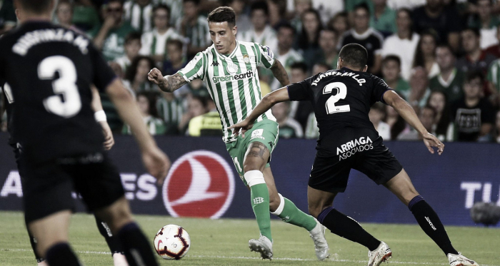 Cristián Tello con el balón en el partido que enfrentó a Betis y Leganés en el Benito Villamarín.<div>Foto: Real Betis Oficial.</div>