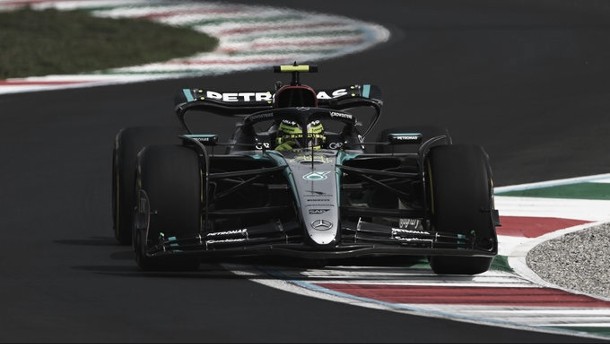 Mercedes avisa en casa de Ferrari con doblete en los libres
3