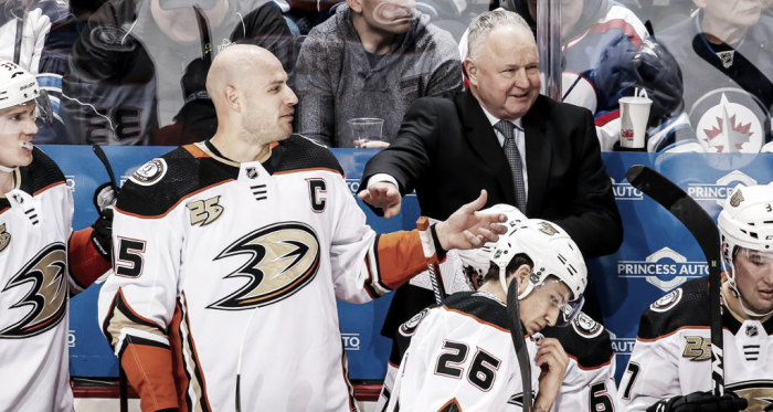 Randy Carlyle acabó su 3era etapa en Anaheim. NHL.com. 