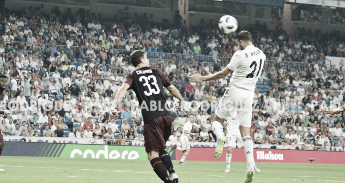 Borja Mayoral cabecea el balón hacia la portería italiana I Foto: Pablo Rodríguez (VAVEL)