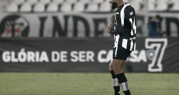 Vasco tem mais posse de bola, mas Botafogo é eficaz e vence clássico na Série B