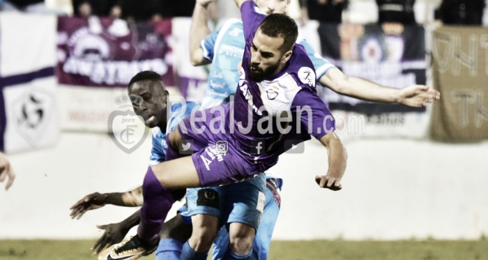 Choco en un lance del juego ( Real Jaén Best- Photo- soccer)