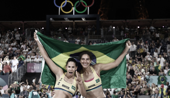 Ana Patrícia e Duda vencem canadenses e conquistam medalha ouro no vôlei de praia