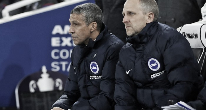 Hughton en el banquillo del Brighton | Fotografía: Brighton