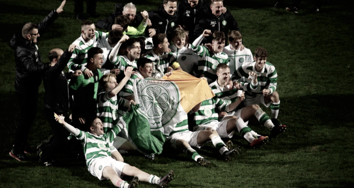 Celtic u-17 celebrate winning Glasgow Cup | @CelticFC