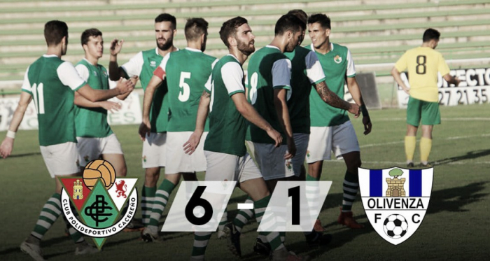 Los futbolistas del Cacereño festejan uno de los goles. Foto: CP Cacereño
