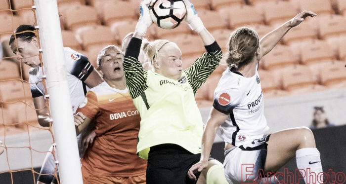 Rookie Jane Campbell makes a save earlier this season | Source: Jenny Chuang - VAVEL USA