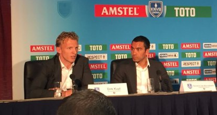 Van Bronckhorst: &quot;Quiero ganar el trofeo y hacer felices a los nuestros&quot;