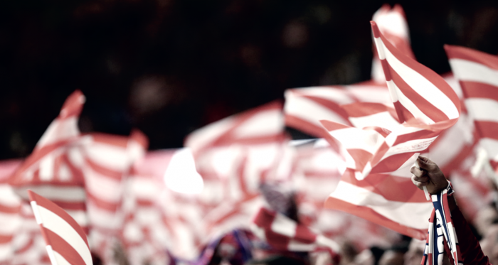 Banderas entre la afición del Atlético de Madrid. Web oficial
