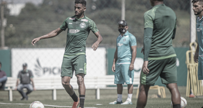 Waguininho exalta titularidade e vê muito potencial no elenco do Coritiba