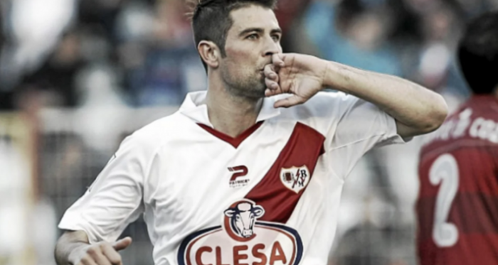 Coke celebra un tanto en su etapa con el Rayo Vallecano | Fotografía: Rayo Vallecano