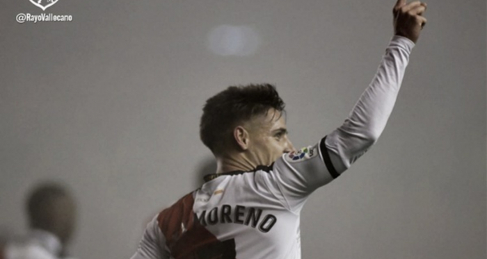 Álex Moreno celebrando el primer gol | Fotografía: Rayo Vallecano S.A.D.