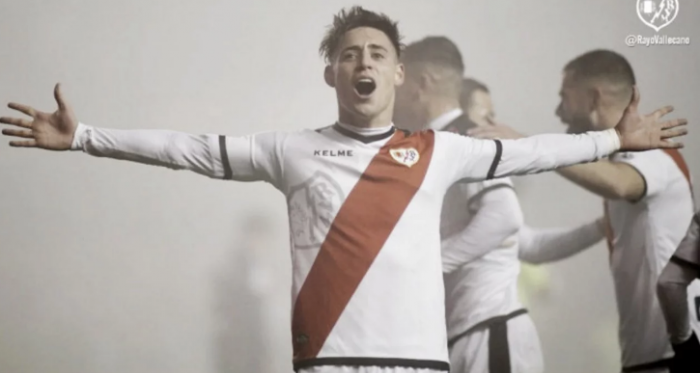 Álex Moreno celebrando el primer gol ante el Levante | Fotografía: Rayo Vallecano S.A.D.