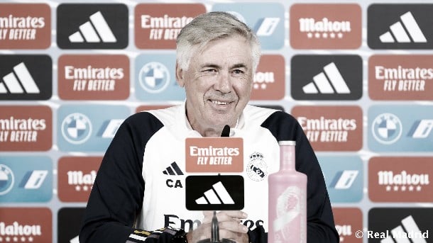 El agradecimiento de Carlo Ancelotti con Sergio Ramos antes del partido