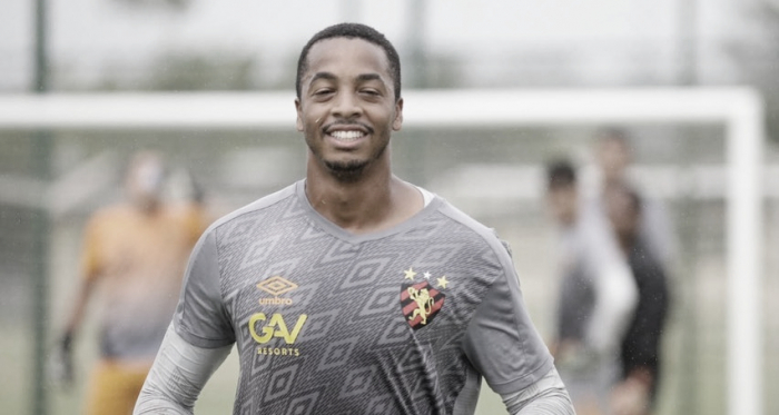 Recuperado de cirurgia, Carlos Eduardo busca retomar sequência como titular na meta do Sport