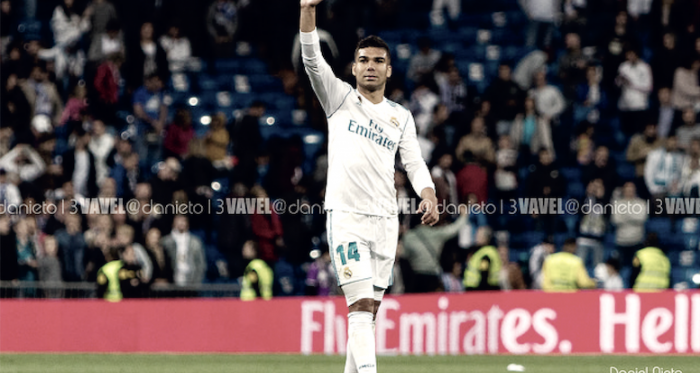 Casemiro saluda a la afición al término de un partido en el Bernabéu/ Foto: Vavel