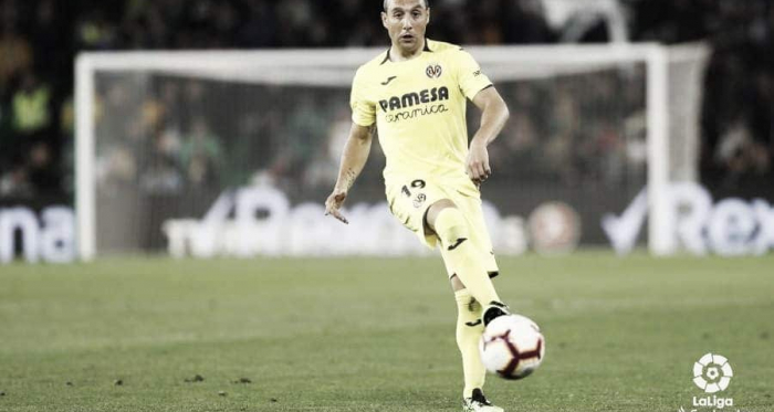 Cazorla con el balón en un partido. Fotografía: La Liga