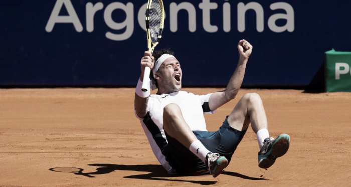 Marco Cecchinato celebrando el título en la tierra argentina. / Foto: www.atpworldtour.com