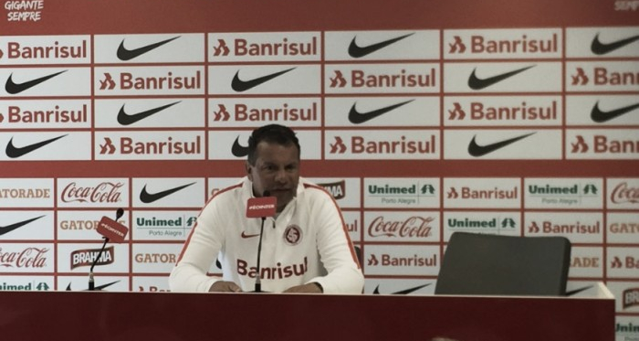 Celso Roth aponta evolução mesmo com eliminação na Copa do Brasil