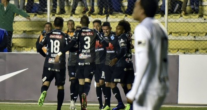 Celebración de jugadores del Bolívar. Foto: Twitter: @CabinaSports