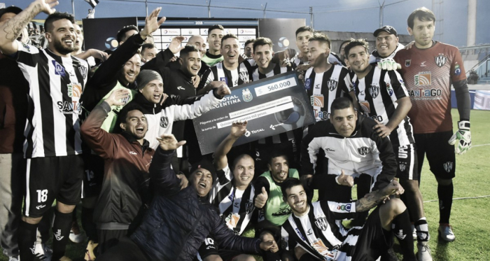 El Ferroviario, un rival duro y entusiasmado (Foto: Copa Argentina).
