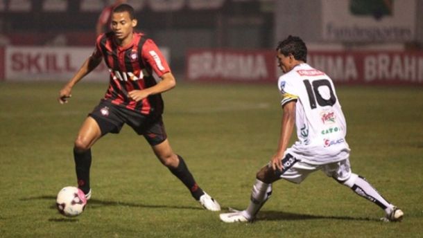 Atlético-PR tem dúvida na zaga para partida contra o Vélez