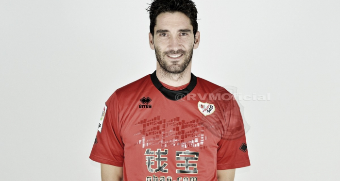 Cobeño el día de su presentación como jugador franjirrojo. Fotografía: Rayo Vallecano S.A.D