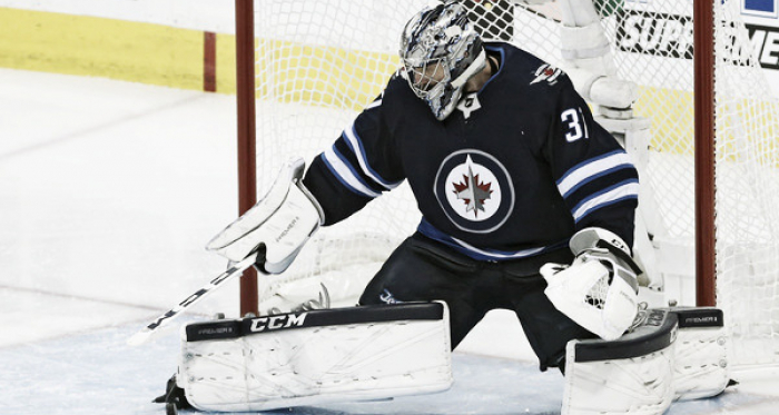 Winnipeg Jets sign Hellebuyck: Is reward worth the risk? | Photo: fansided