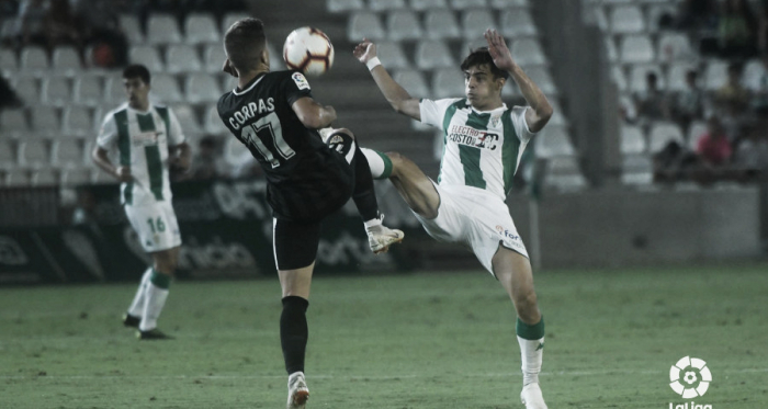 Corpas va a un balón dividido la pasada jornada | Fuente: La Liga