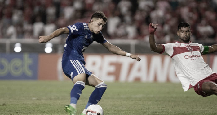 CRB desperdiça pênalti, Cruzeiro marca golaços e vence pela Série B