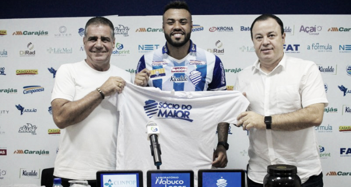 Cassiano, de 29 anos, chega ao CSA para ser mais uma opção ofensiva para Marcelo Cabo (Foto: CSA)