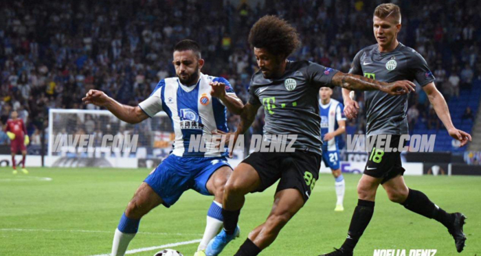 Maxi Vargas ante Isael en el Espanyol - Ferencvárosi | Foto: Noelia Déniz (VAVEL)
