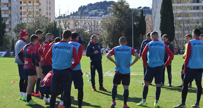Mister Prandelli in allenamento. Fonte: https://twitter.com/GenoaCFC
