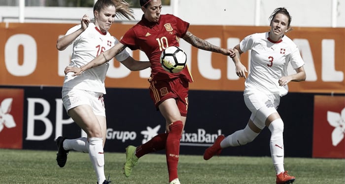 Abril arranca 'futbolero' para las chicas de 'La Roja'